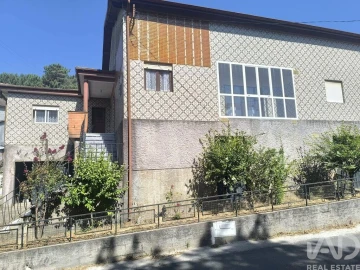 Moradia T5 para Venda em Vila Cova da Lixa e Borba de Godim