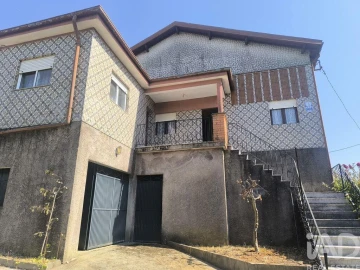 Moradia T5 para Venda em Vila Cova da Lixa e Borba de Godim