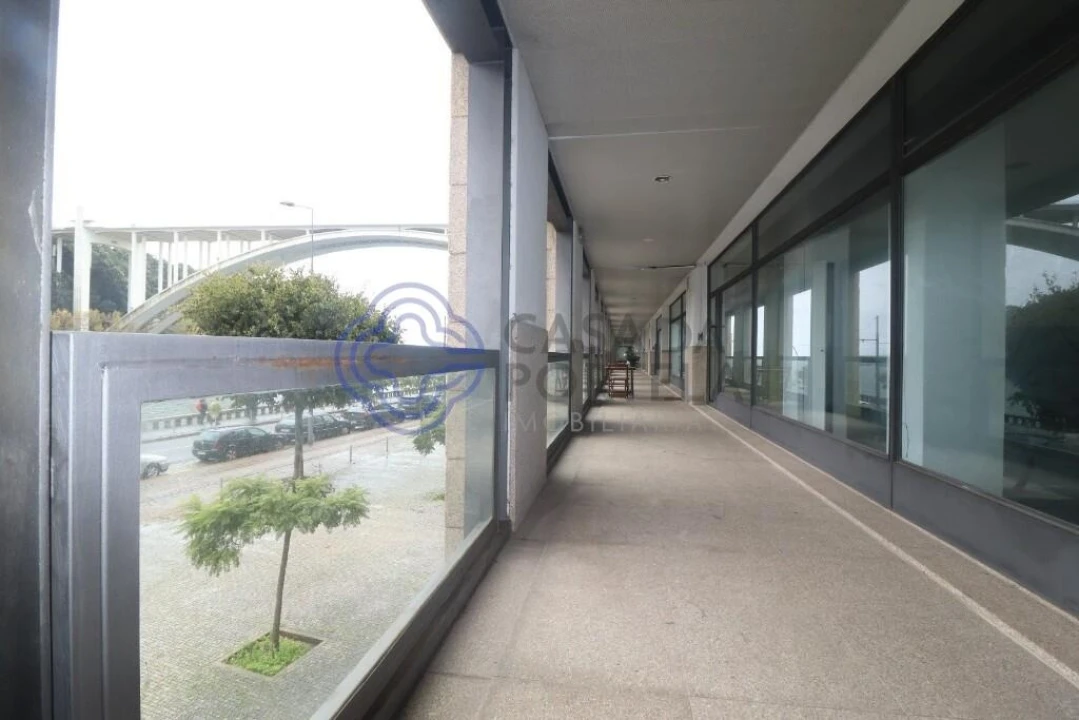 Loja para Venda em Lordelo do Ouro e Massarelos Foto 9