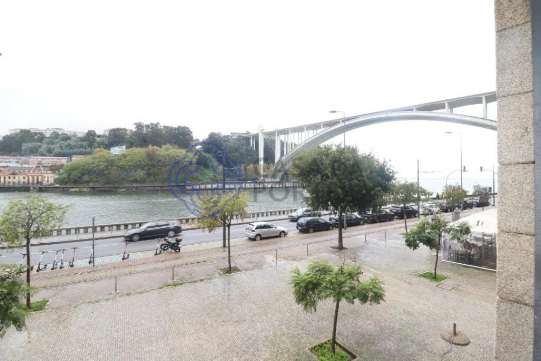 Loja para Venda em Lordelo do Ouro e Massarelos Foto 15