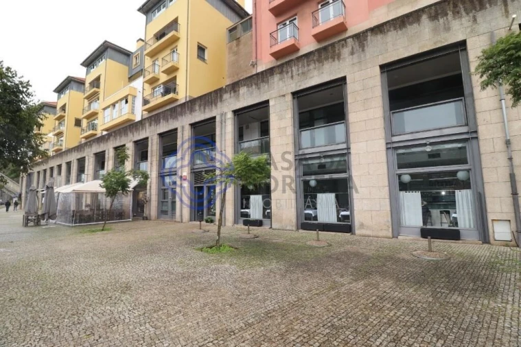 Loja para Venda em Lordelo do Ouro e Massarelos Foto 1