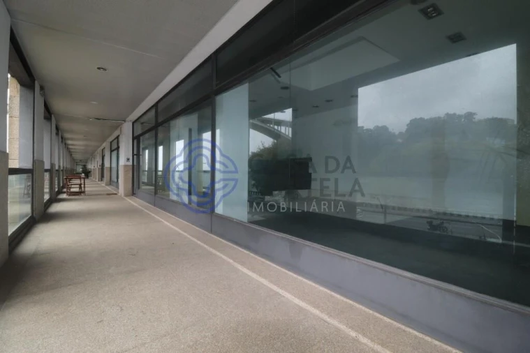 Loja para Venda em Lordelo do Ouro e Massarelos Foto 8