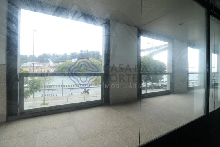 Loja para Venda em Lordelo do Ouro e Massarelos Foto 7