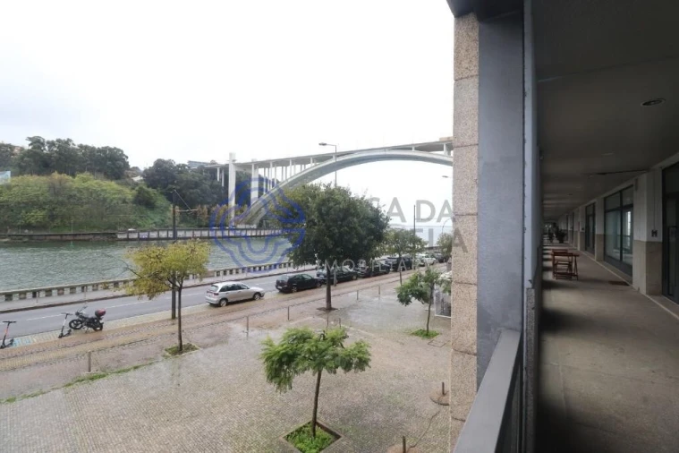 Loja para Venda em Lordelo do Ouro e Massarelos Foto 18