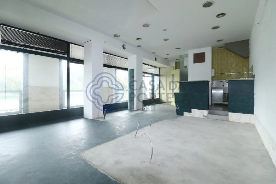 Loja para Venda em Lordelo do Ouro e Massarelos Foto 27