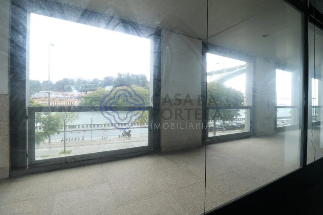 Loja para Venda em Lordelo do Ouro e Massarelos Foto 7