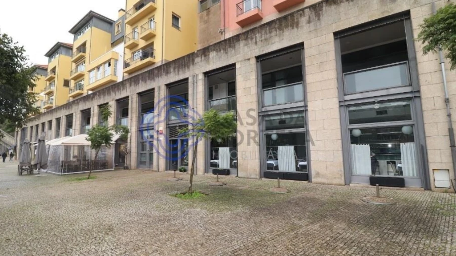 Loja para Venda em Lordelo do Ouro e Massarelos