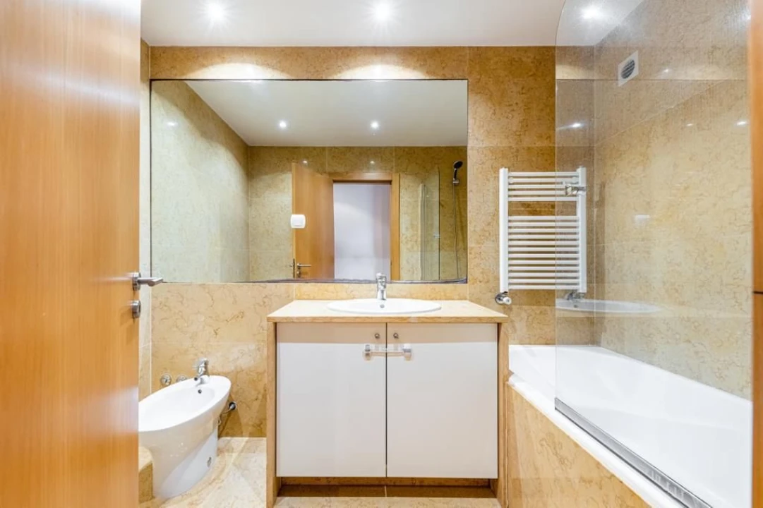 Apartamento T2 para Venda em Lordelo do Ouro e Massarelos Foto 5