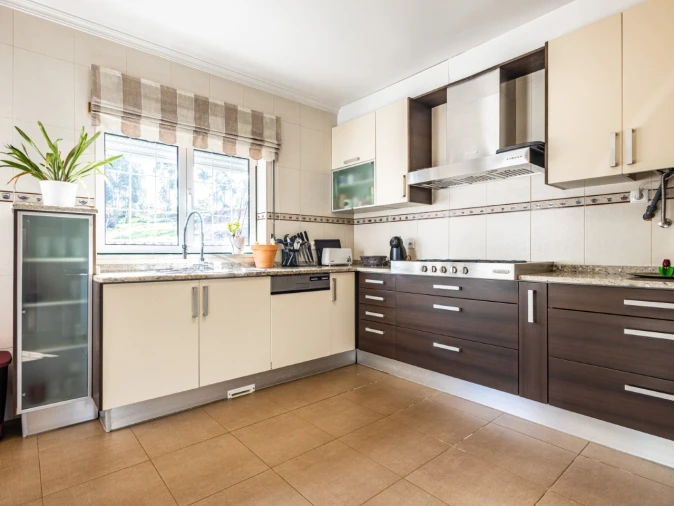 Moradia T4 para Venda em Tavarede Foto 3