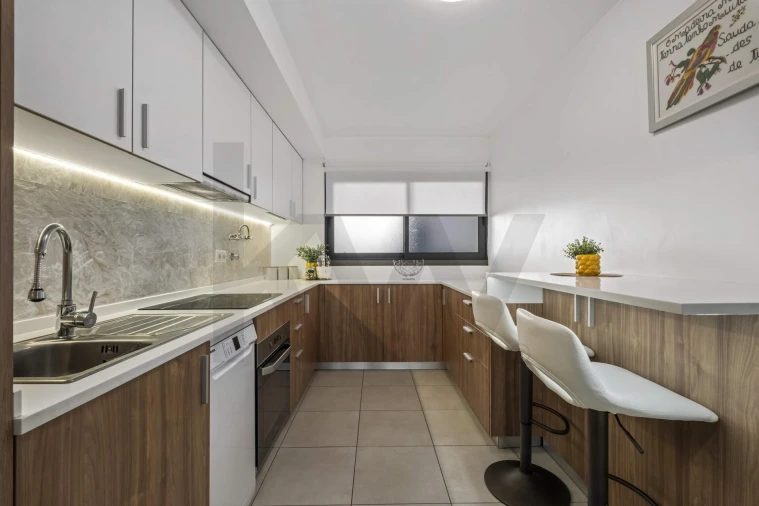 Apartamento T2 para Venda em Caniço Foto 14