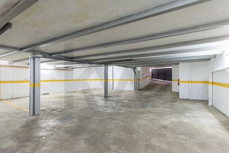 Apartamento T1 para Arrendamento em Santo António Foto 24