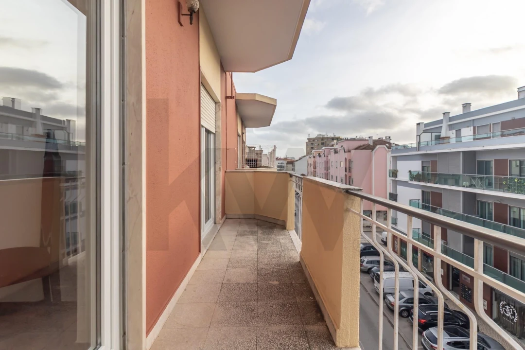 Apartamento T3 para Arrendamento em Amora Foto 23