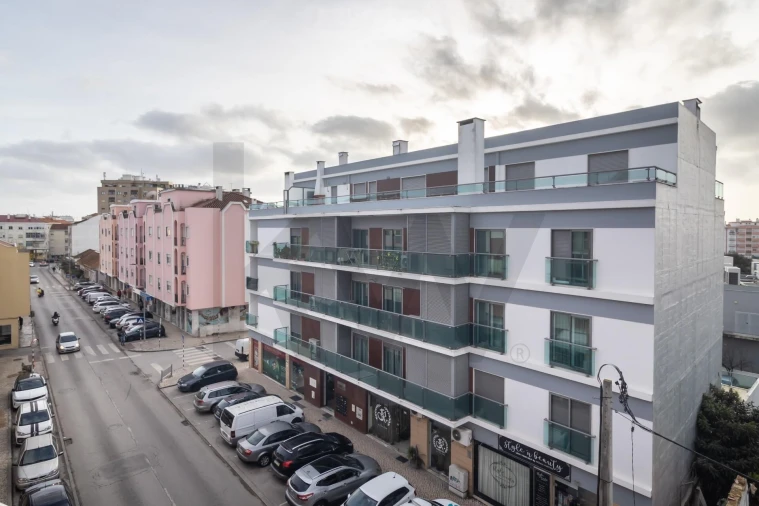 Apartamento T3 para Arrendamento em Amora Foto 16