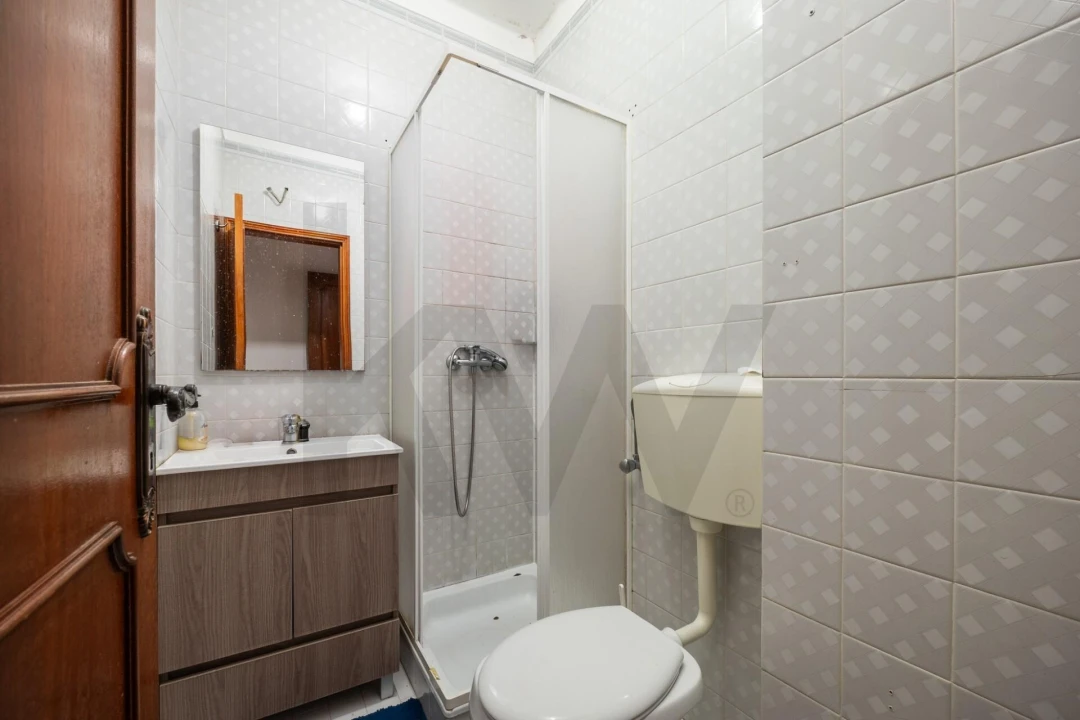 Apartamento T5 para Venda em Santo Antonio dos Olivais Foto 8