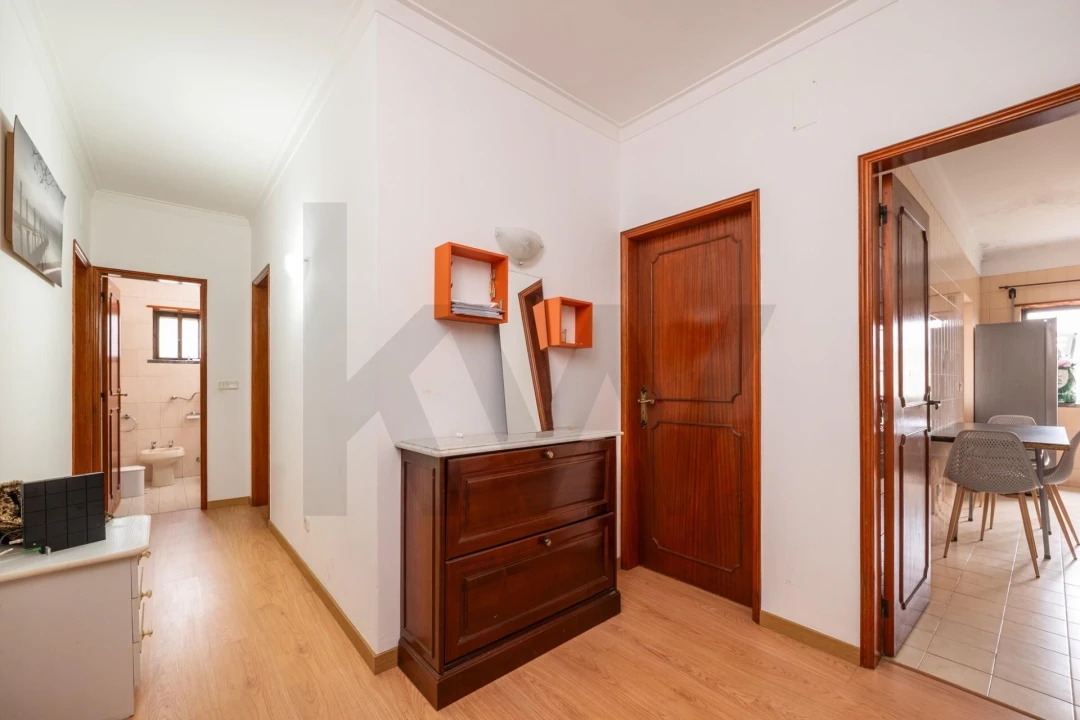 Apartamento T5 para Venda em Santo Antonio dos Olivais Foto 10