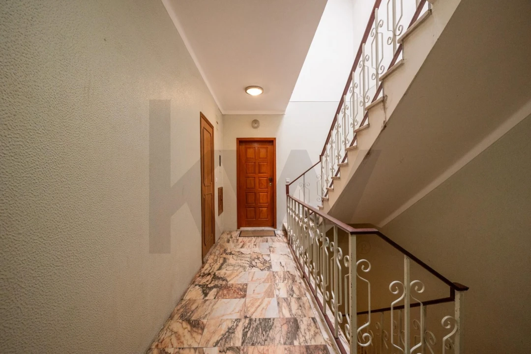 Apartamento T5 para Venda em Santo Antonio dos Olivais Foto 20