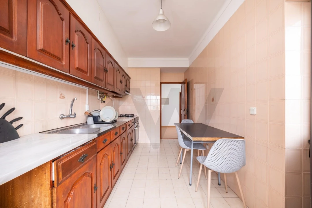 Apartamento T5 para Venda em Santo Antonio dos Olivais Foto 9