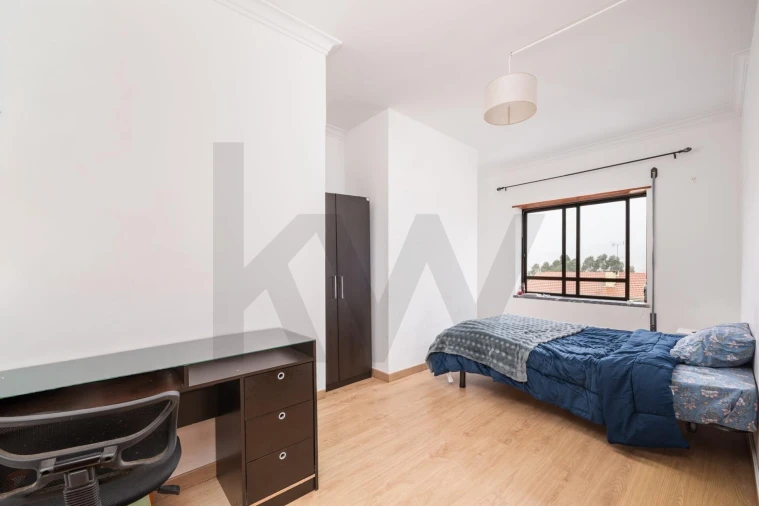 Apartamento T5 para Venda em Santo Antonio dos Olivais Foto 4