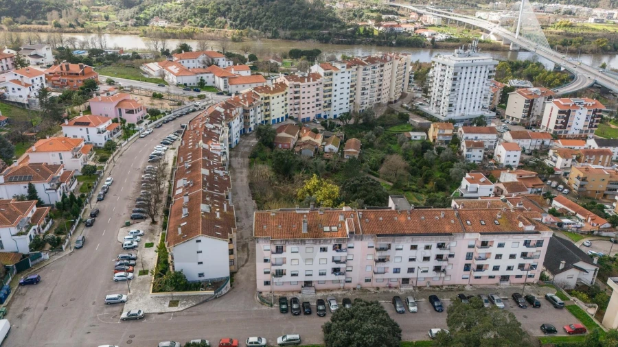 Apartamento T5 para Venda em Santo Antonio dos Olivais Foto 27