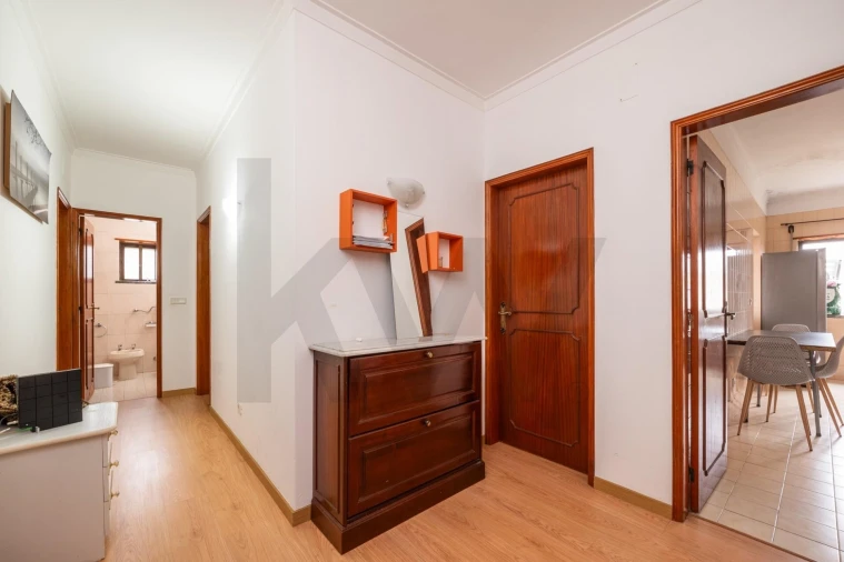 Apartamento T5 para Venda em Santo Antonio dos Olivais Foto 10