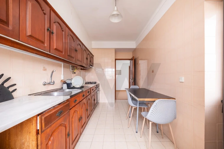 Apartamento T5 para Venda em Santo Antonio dos Olivais Foto 9