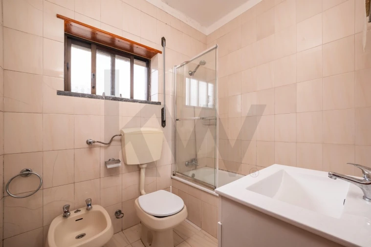 Apartamento T5 para Venda em Santo Antonio dos Olivais Foto 6