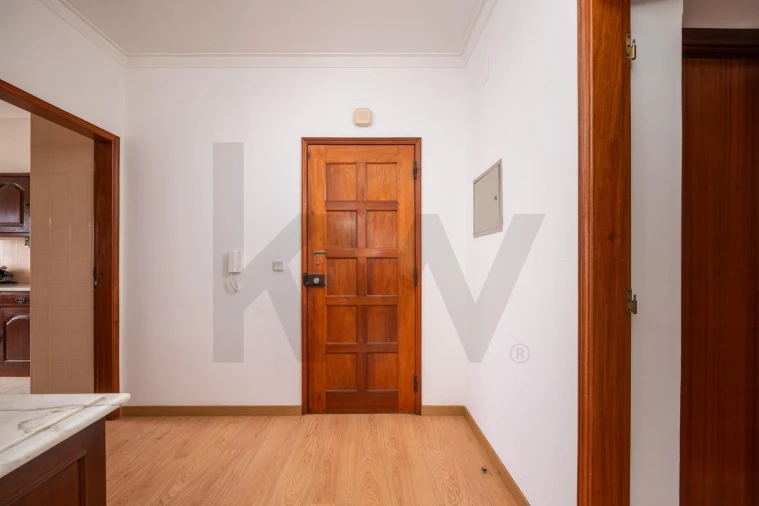 Apartamento T5 para Venda em Santo Antonio dos Olivais Foto 11