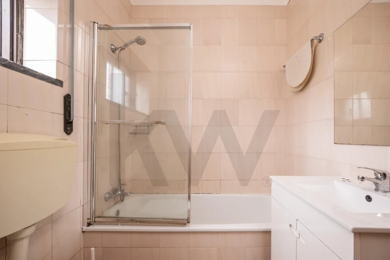 Apartamento T5 para Venda em Santo Antonio dos Olivais Foto 7