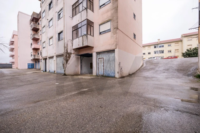 Apartamento T5 para Venda em Santo Antonio dos Olivais Foto 2