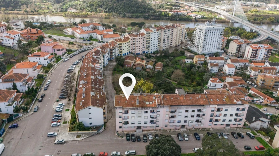 Apartamento T5 para Venda em Santo Antonio dos Olivais Foto 28