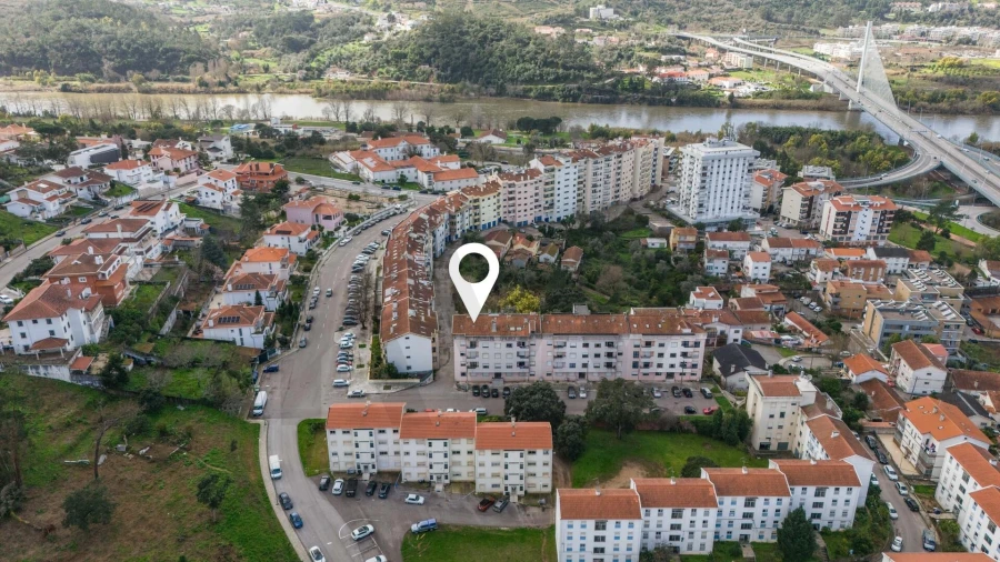 Apartamento T5 para Venda em Santo Antonio dos Olivais Foto 30