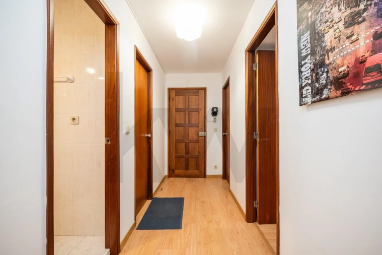 Apartamento T5 para Venda em Santo Antonio dos Olivais Foto 18