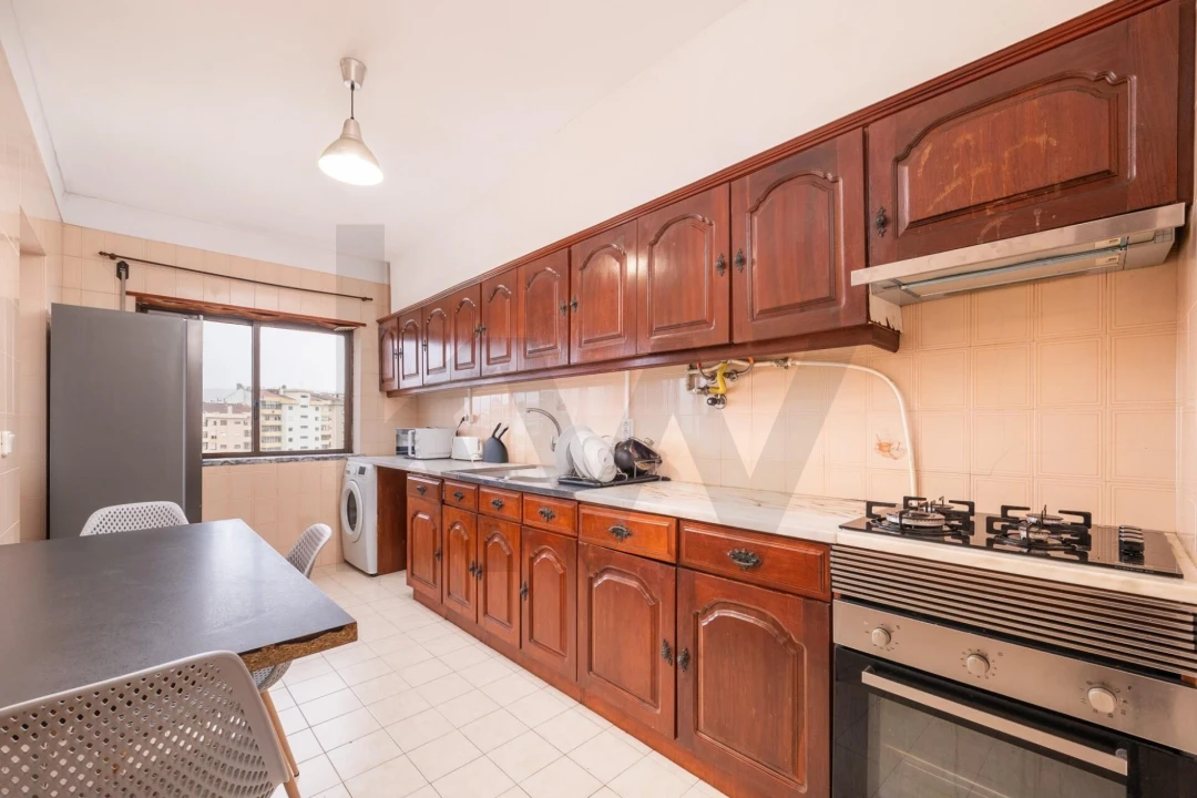 Apartamento T5 para Venda em Santo Antonio dos Olivais Foto 3