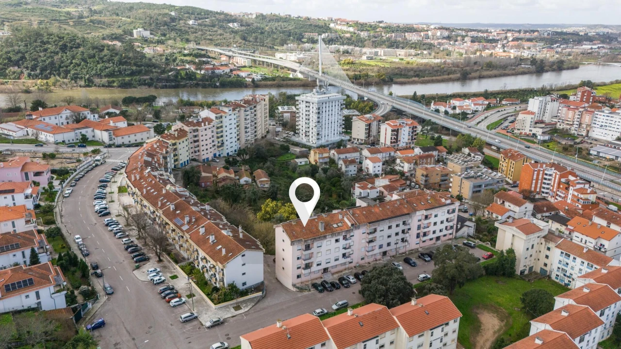 Apartamento T5 para Venda em Santo Antonio dos Olivais Foto 26