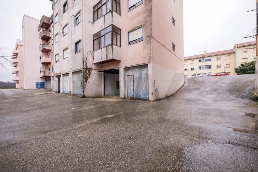 Apartamento T5 para Venda em Santo Antonio dos Olivais Foto 2