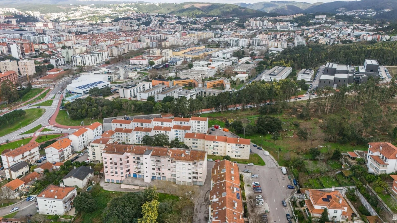 Apartamento T5 para Venda em Santo Antonio dos Olivais Foto 32