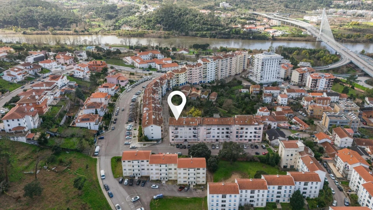 Apartamento T5 para Venda em Santo Antonio dos Olivais Foto 30