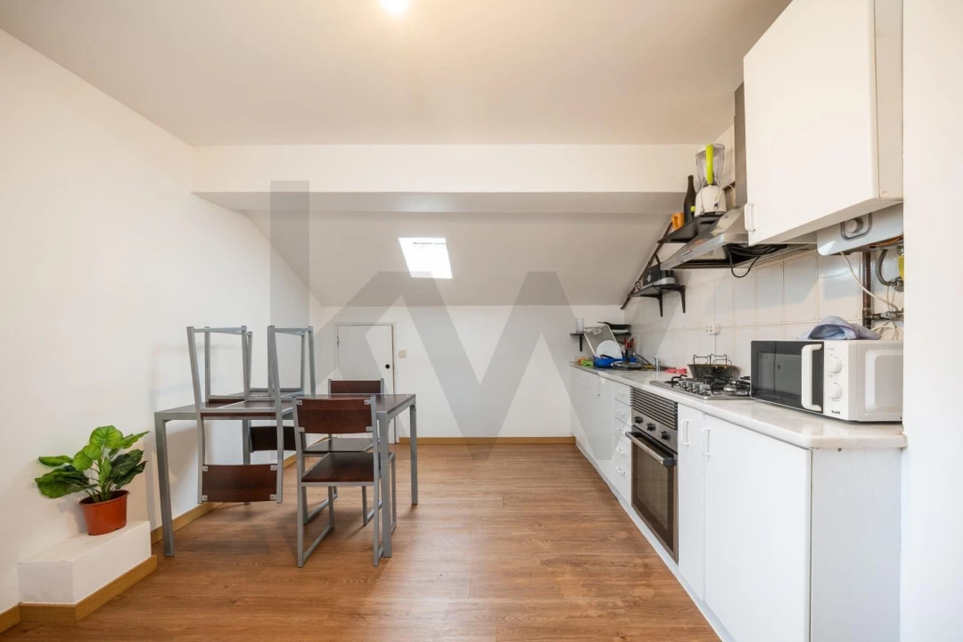 Apartamento T5 para Venda em Santo Antonio dos Olivais Foto 14