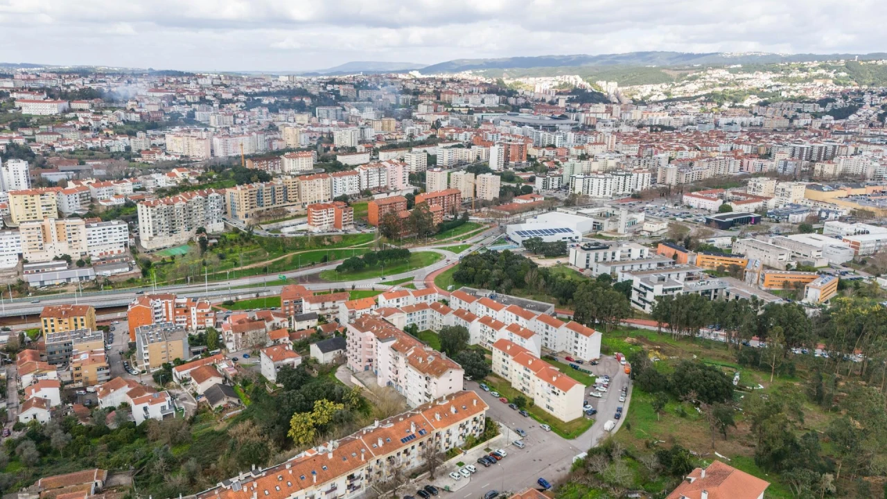 Apartamento T5 para Venda em Santo Antonio dos Olivais Foto 34
