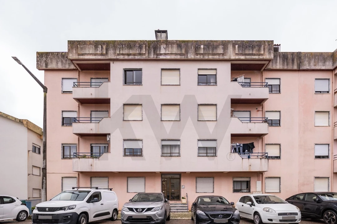 Apartamento T5 para Venda em Santo Antonio dos Olivais Foto 1