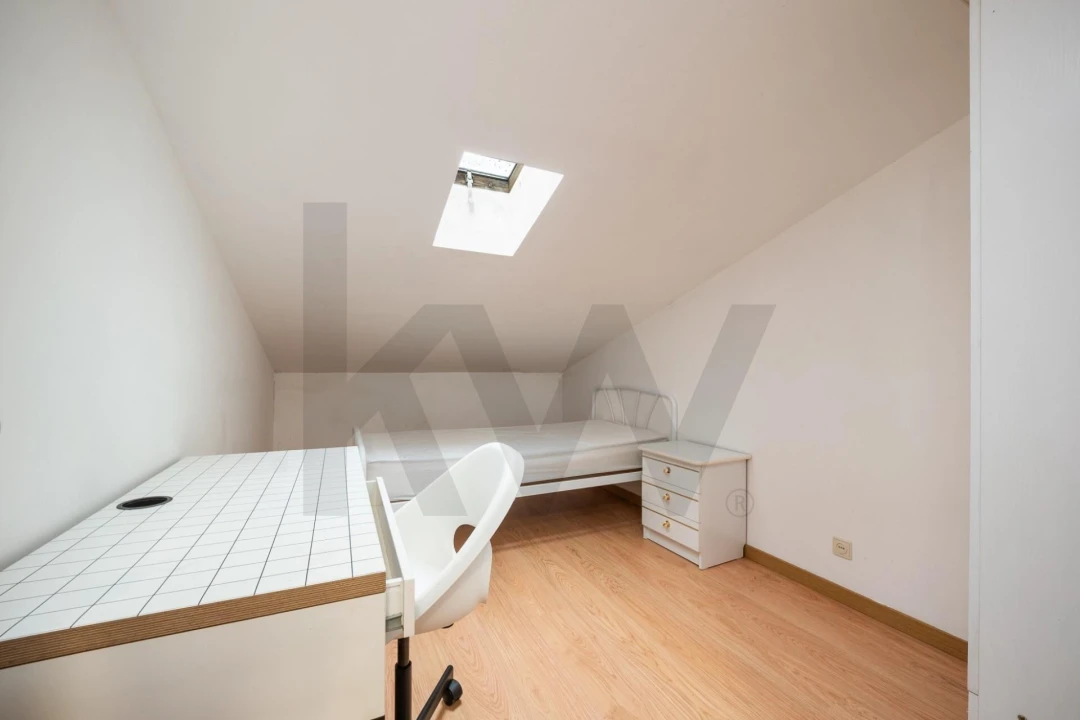 Apartamento T5 para Venda em Santo Antonio dos Olivais Foto 13