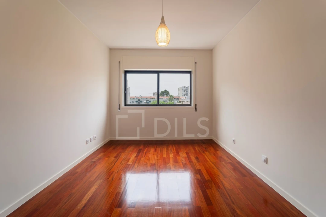 Apartamento T2 para Arrendamento em Ramalde Foto 7