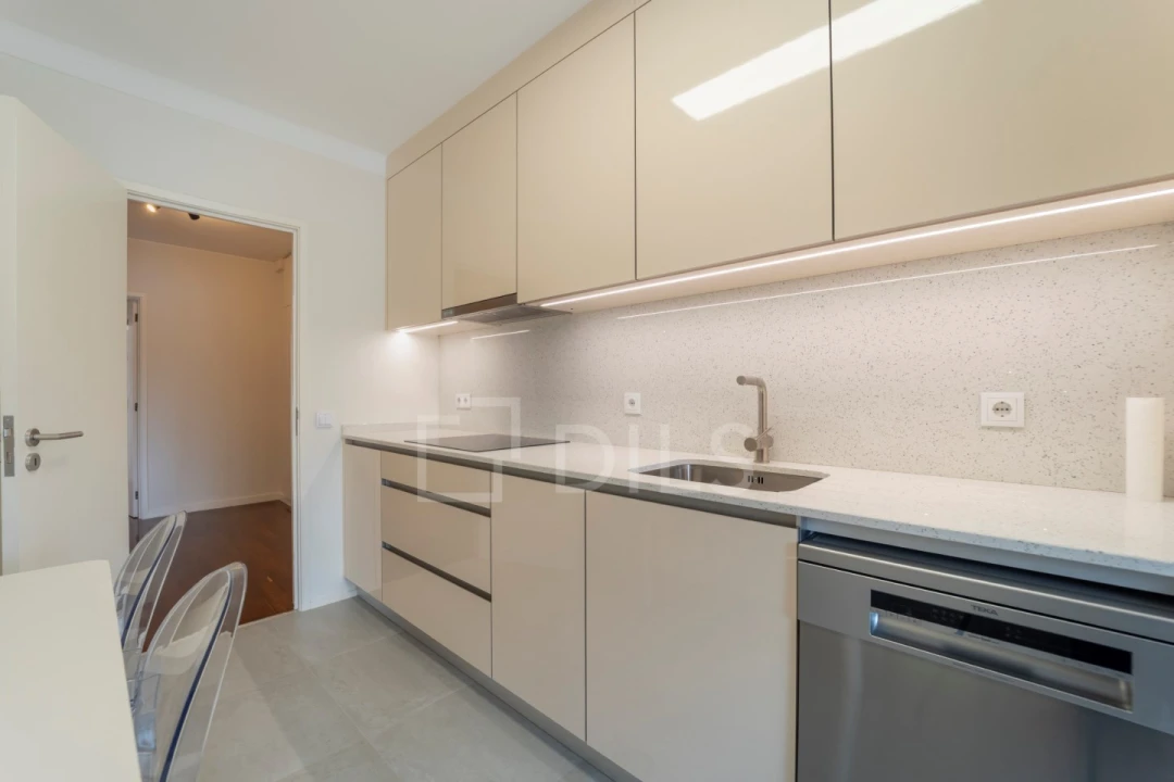 Apartamento T2 para Arrendamento em Ramalde Foto 5