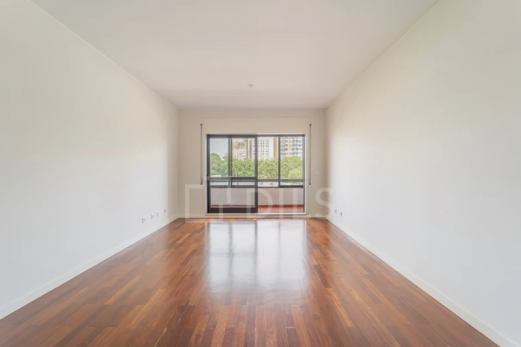 Apartamento T2 para Arrendamento em Ramalde Foto 2