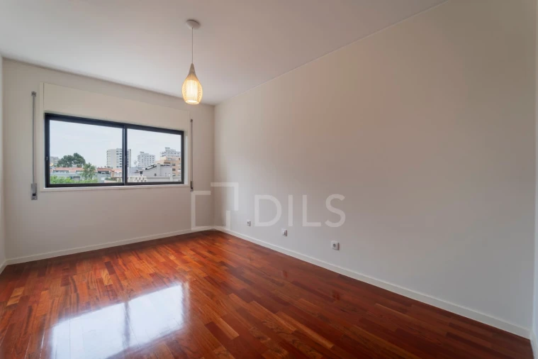Apartamento T2 para Arrendamento em Ramalde Foto 6