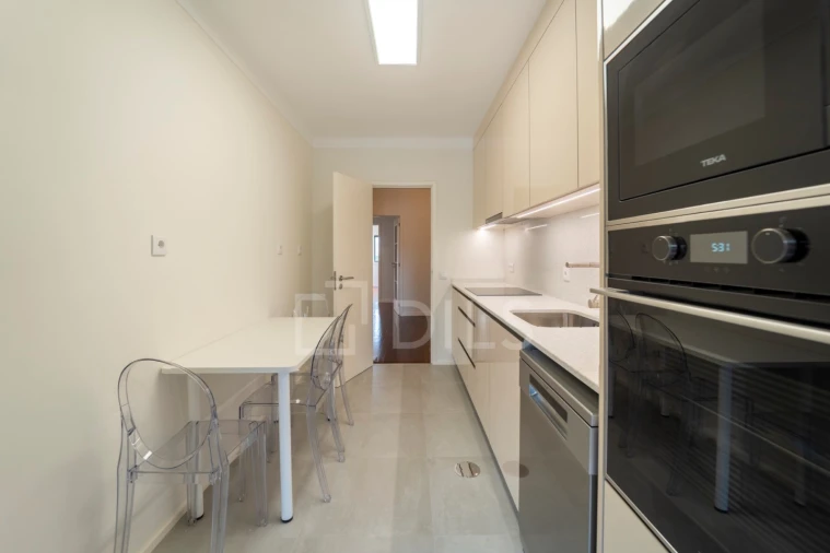 Apartamento T2 para Arrendamento em Ramalde Foto 24