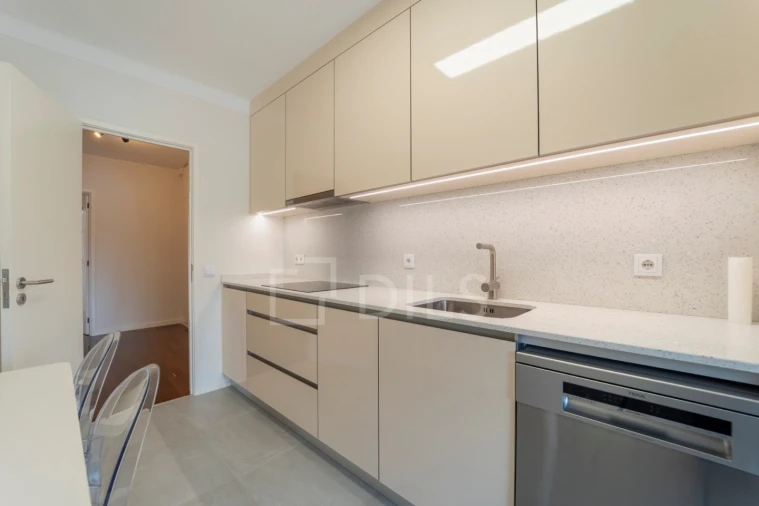 Apartamento T2 para Arrendamento em Ramalde Foto 5