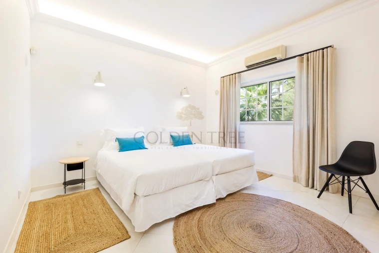 Moradia T5 para Venda em Almancil Foto 9