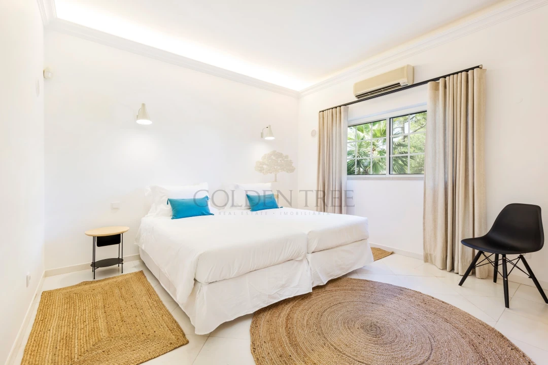 Moradia T5 para Venda em Almancil Foto 9