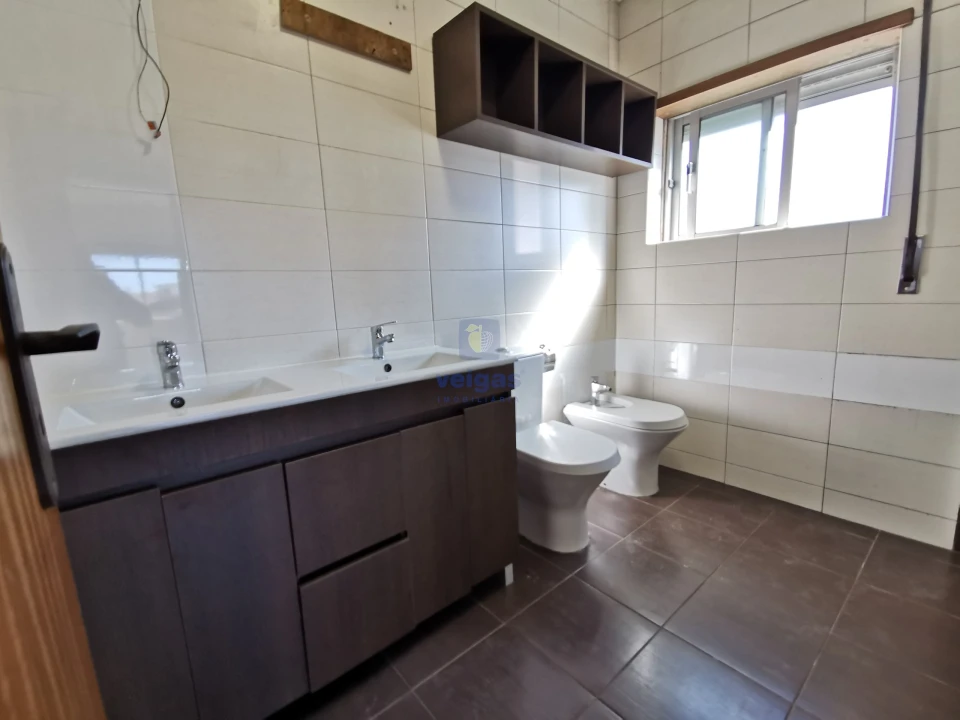 Apartamento T2 para Venda em Agualva e Mira-Sintra Foto 13